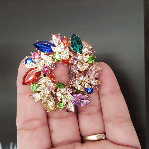 Rhinestone Multi Color Wreath Brooch Pin Gold Tone - Picture 4 of 5